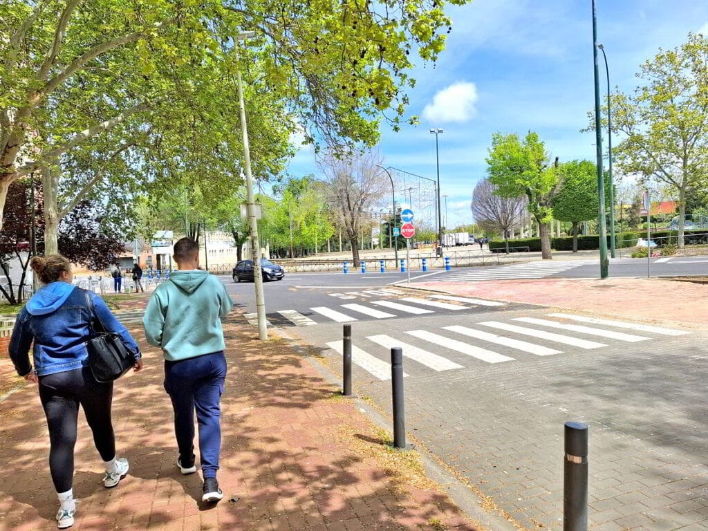 Un nuevo paso peatonal hace más seguro el acceso al Recinto Ferial