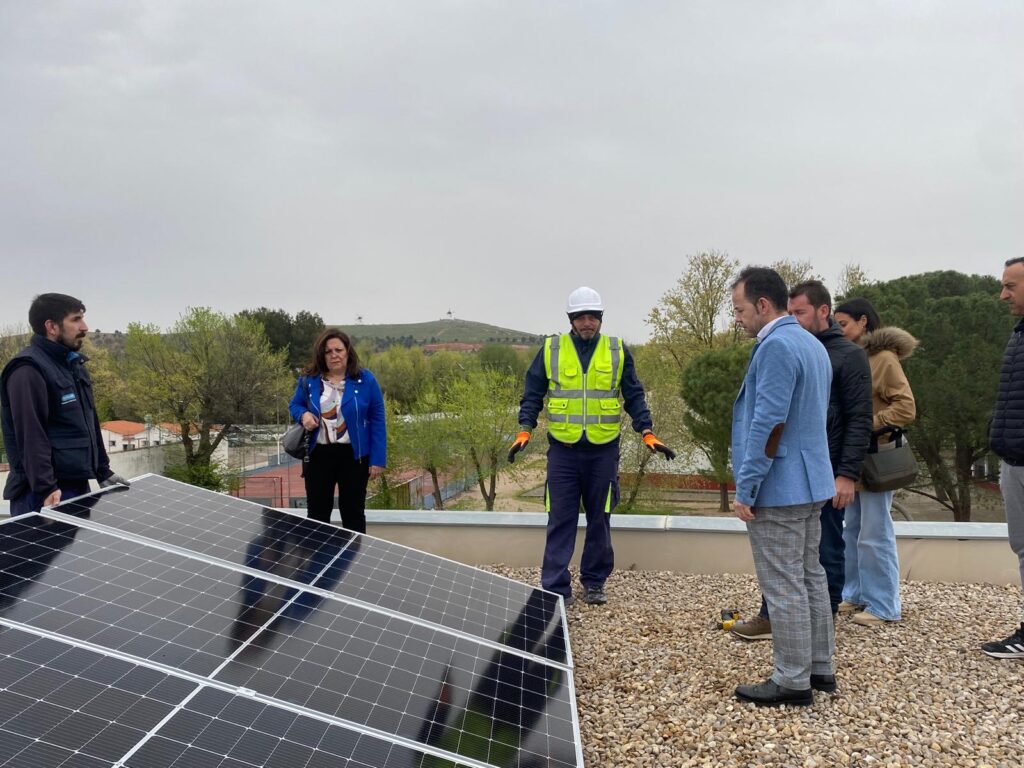 El Ayuntamiento de Herencia lleva a cabo la instalación de paneles fotovoltaicos de autoconsumo en varios centros educativos del municipio