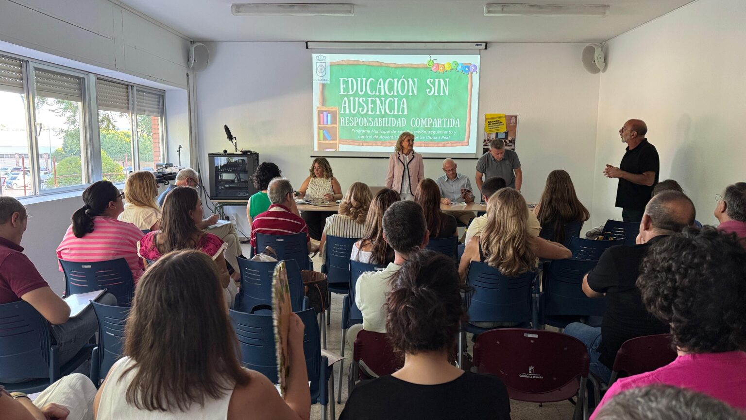 María José Escobedo presenta el protocolo municipal de absentismo escolar