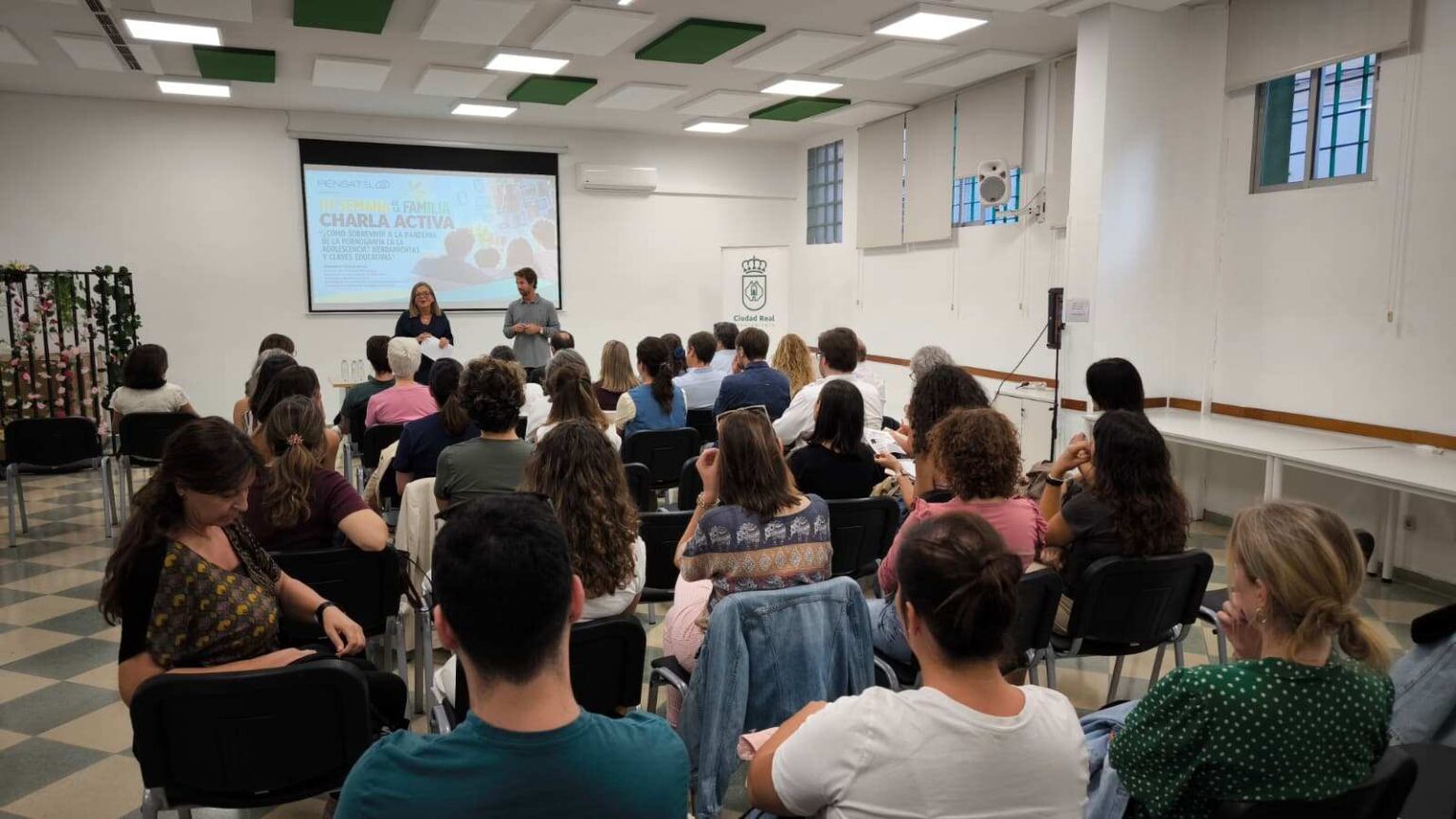 El Ayuntamiento ofrece a las familias herramientas para prevenir el acceso temprano a la pornografía en la adolescencia