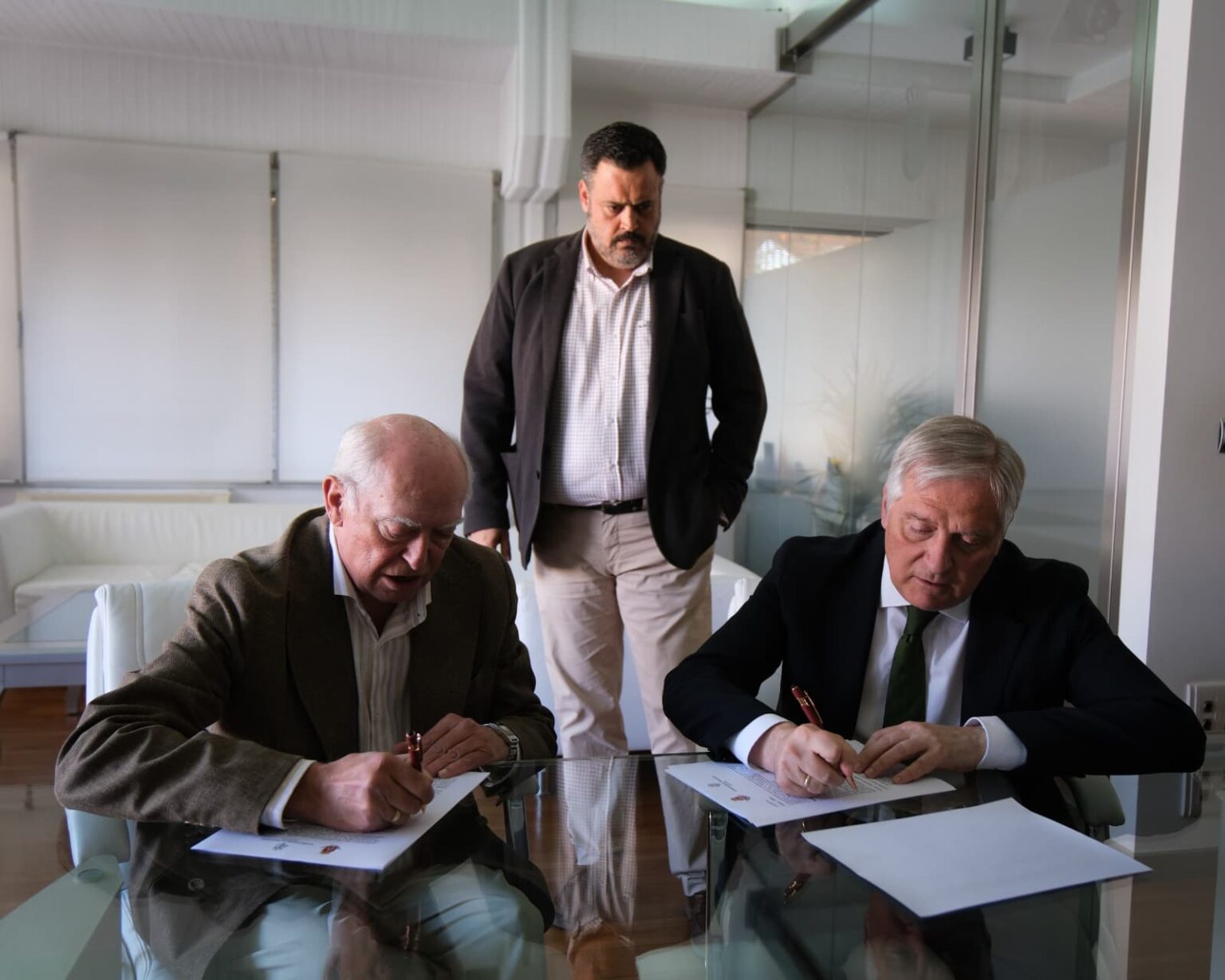 El alcalde de Ciudad Real y el decano del Colegio de Abogados firman el acuerdo para la creación de la Oficina Municipal de Asesoramiento ante la Ocupación Ilegal de Viviendas